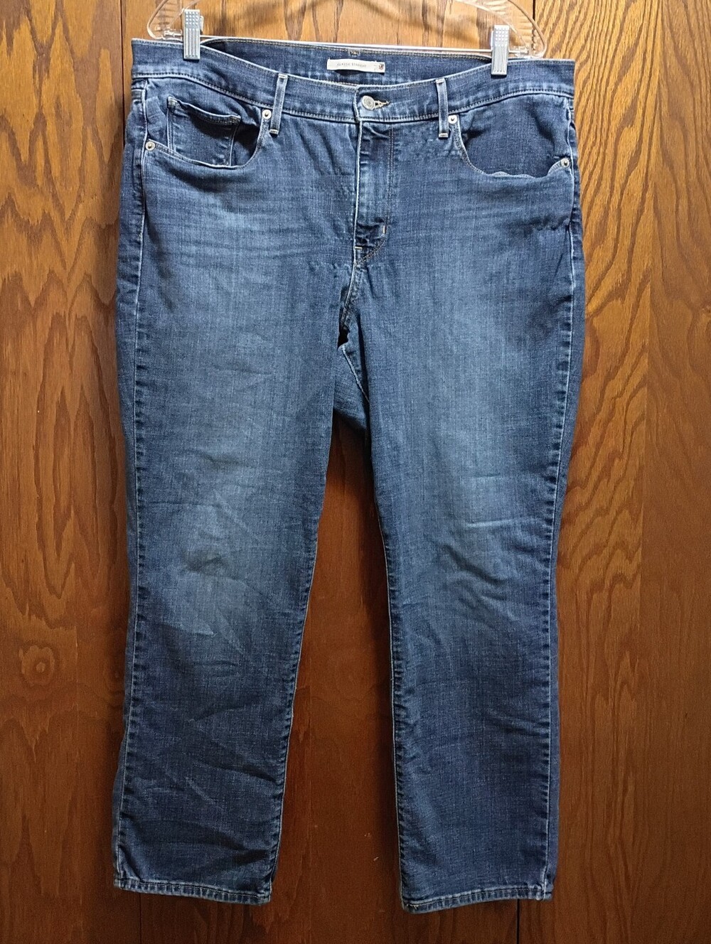 Classic Women's Levi's Blue Denim Jeans - Comfortable Everyday Fit